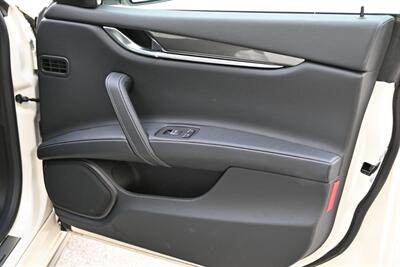2019 Maserati Ghibli SQ4   - Photo 16 - Boca Raton, FL 33431