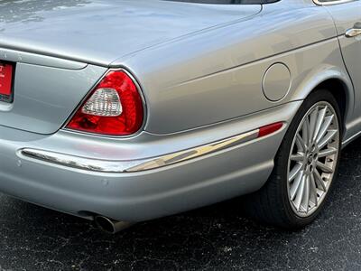 2007 Jaguar XJR   - Photo 12 - Boca Raton, FL 33431