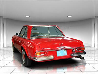 1967 Mercedes-Benz 230SL Pagoda   - Photo 2 - Boca Raton, FL 33431