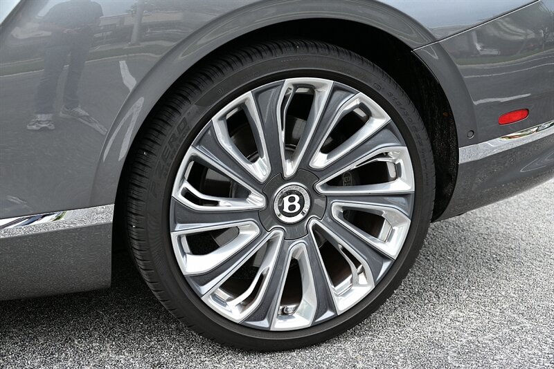 2022 Bentley Continental GTC Mulliner photo 17