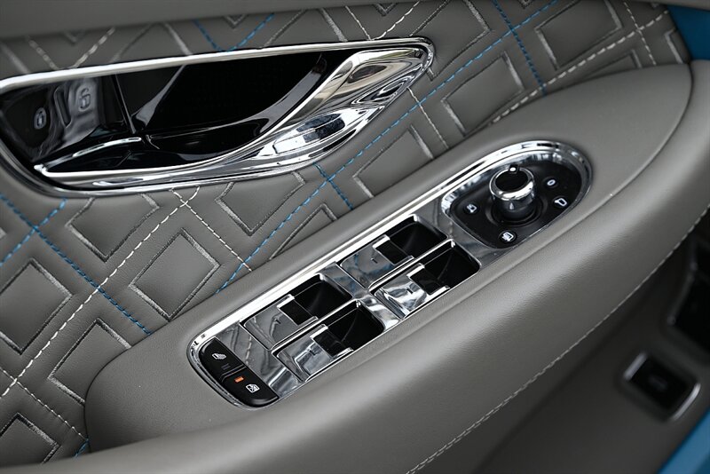 2022 Bentley Continental GTC Mulliner photo 40