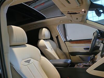 2023 Bentley Bentayga V8   - Photo 38 - Boca Raton, FL 33431