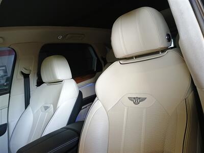 2023 Bentley Bentayga V8   - Photo 16 - Boca Raton, FL 33431