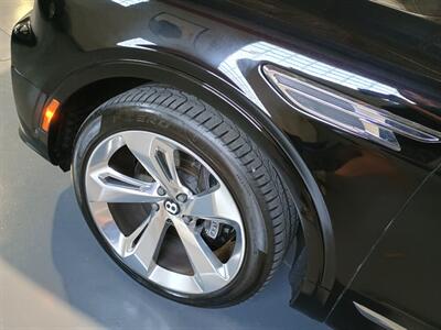 2023 Bentley Bentayga V8   - Photo 51 - Boca Raton, FL 33431