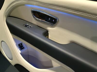 2023 Bentley Bentayga V8   - Photo 40 - Boca Raton, FL 33431