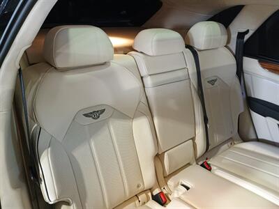 2023 Bentley Bentayga V8   - Photo 33 - Boca Raton, FL 33431