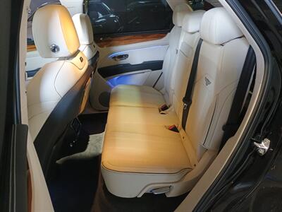 2023 Bentley Bentayga V8   - Photo 28 - Boca Raton, FL 33431