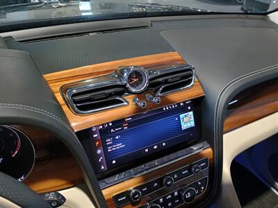 2023 Bentley Bentayga V8   - Photo 21 - Boca Raton, FL 33431