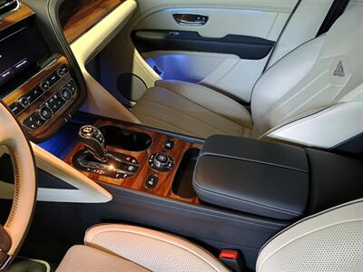 2023 Bentley Bentayga V8   - Photo 18 - Boca Raton, FL 33431
