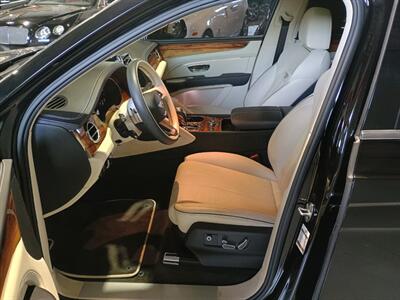 2023 Bentley Bentayga V8   - Photo 13 - Boca Raton, FL 33431