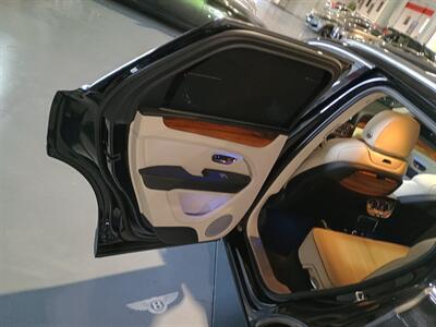 2023 Bentley Bentayga V8   - Photo 26 - Boca Raton, FL 33431