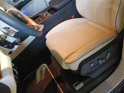 2023 Bentley Bentayga V8   - Photo 15 - Boca Raton, FL 33431