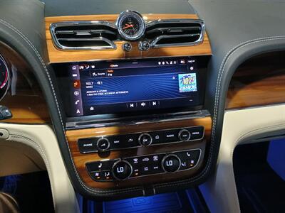 2023 Bentley Bentayga V8   - Photo 24 - Boca Raton, FL 33431