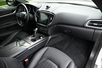 2019 Maserati Ghibli SQ4  ONE OWNER - Photo 24 - Boca Raton, FL 33431