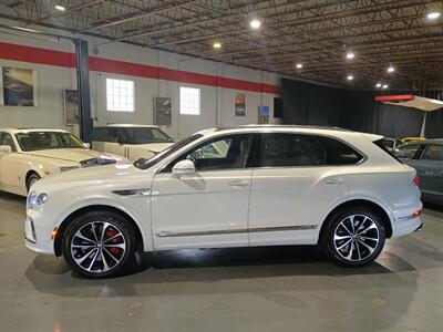 2023 Bentley Bentayga V8 Azure - Photo 2 - Boca Raton, FL 33431