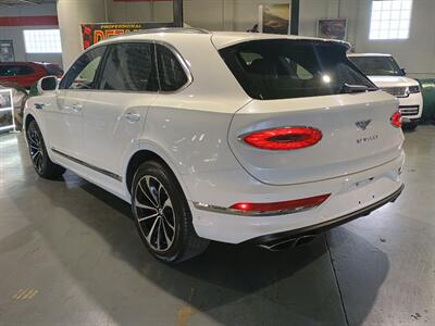 2023 Bentley Bentayga V8 Azure - Photo 3 - Boca Raton, FL 33431