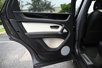 2018 Bentley Bentayga Onyx Edition   - Photo 20 - Boca Raton, FL 33431