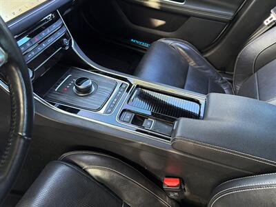 2019 Jaguar XF Sportbrake S   - Photo 42 - Boca Raton, FL 33431