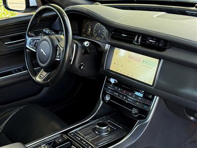 2019 Jaguar XF Sportbrake S   - Photo 24 - Boca Raton, FL 33431