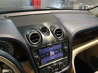 2017 Bentley Bentayga W12  ONE OWNER - Photo 19 - Boca Raton, FL 33431