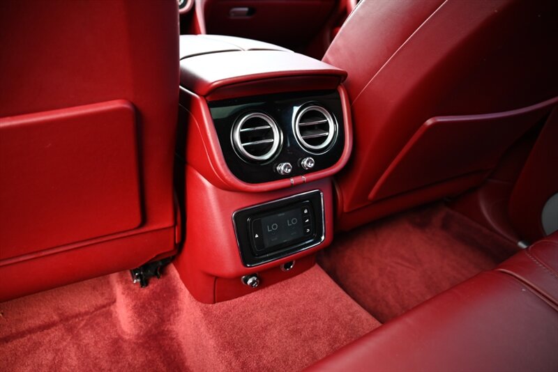 2019 Bentley Bentayga 141