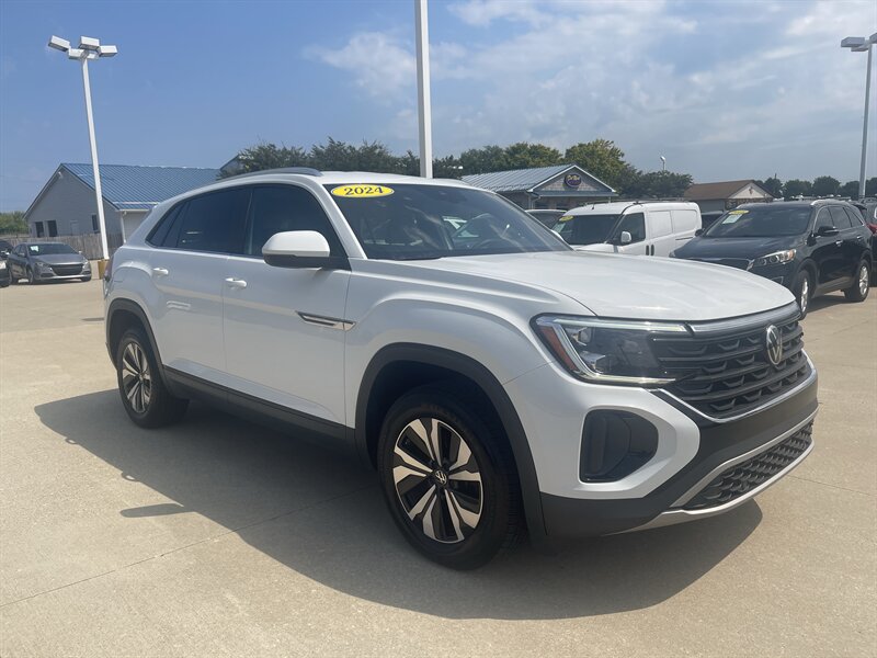 2024 Volkswagen Atlas Cross Sport SE 4Motion   - Photo 1 - Lafayette, IN 47905