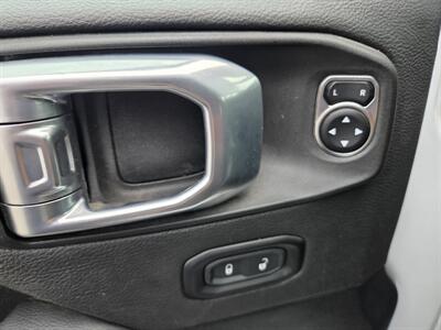 2023 Jeep Wrangler Rubicon 4xe   - Photo 13 - Lafayette, IN 47905