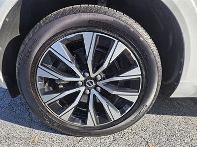 2023 Volvo XC60 B5 Plus Bright Theme   - Photo 8 - Lafayette, IN 47905