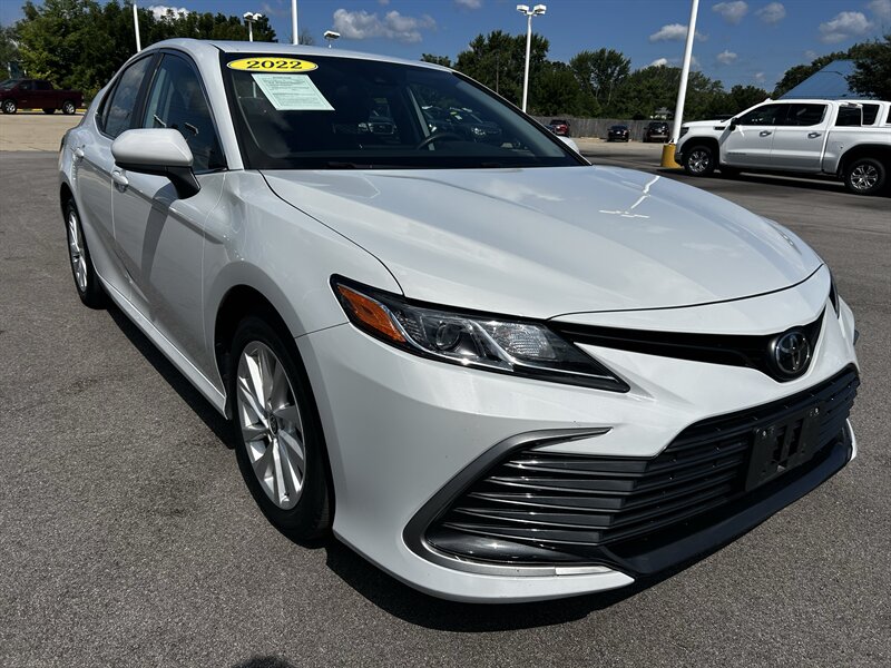 2022 Toyota Camry LE   - Photo 1 - Lafayette, IN 47905