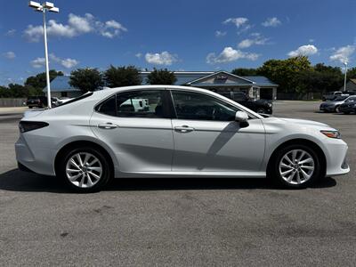 2022 Toyota Camry LE - Photo 2 - Lafayette, IN 47905