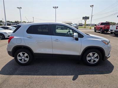 2020 Chevrolet Trax LS - Photo 2 - Lafayette, IN 47905