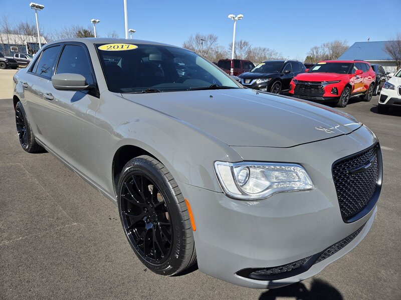 2017 Chrysler 300 Limited
