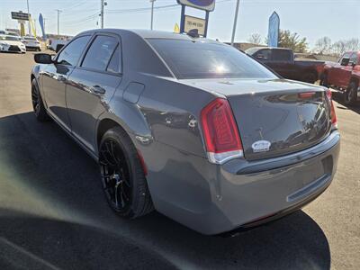 2017 Chrysler 300 Series Limited   - Photo 5 - Lafayette, IN 47905