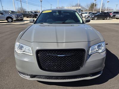 2017 Chrysler 300 Series Limited   - Photo 8 - Lafayette, IN 47905