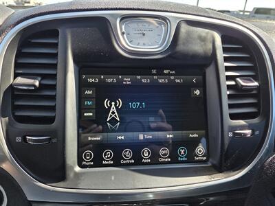 2017 Chrysler 300 Series Limited   - Photo 19 - Lafayette, IN 47905