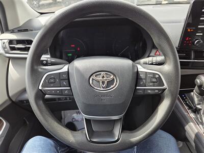 2021 Toyota Sienna LE 8-Passenger   - Photo 15 - Lafayette, IN 47905