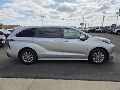 2021 Toyota Sienna LE 8-Passenger   - Photo 2 - Lafayette, IN 47905