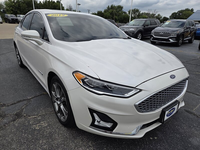 2019 Ford Fusion Hybrid Titanium - Photo 1 - Lafayette, IN 47905