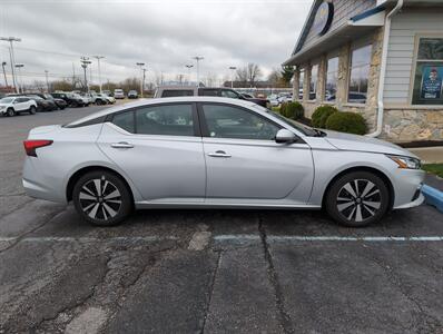 2021 Nissan Altima 2.5 SV   - Photo 2 - Lafayette, IN 47905