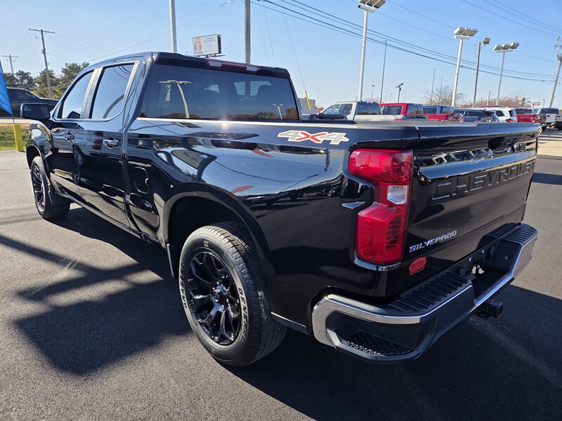 2023 Chevrolet Silverado 1500 LT photo 4