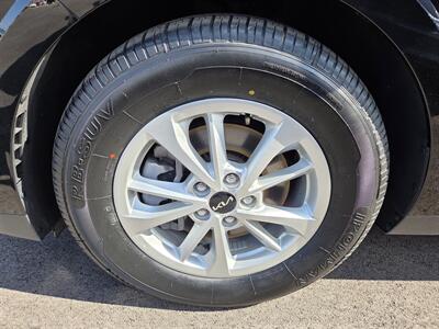 2024 Kia Carnival LX   - Photo 8 - Lafayette, IN 47905