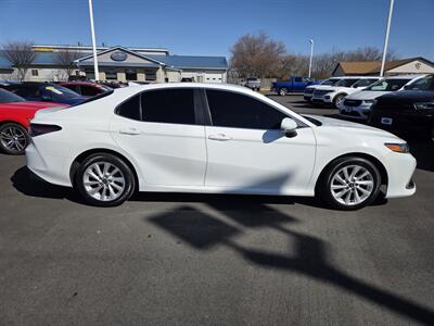 2021 Toyota Camry LE   - Photo 2 - Lafayette, IN 47905