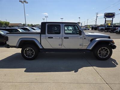 2020 Jeep Gladiator Overland   - Photo 2 - Lafayette, IN 47905