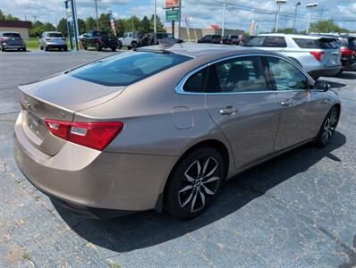 2018 Chevrolet Malibu LT   - Photo 3 - Lafayette, IN 47905