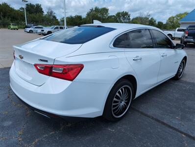 2017 Chevrolet Malibu Premier   - Photo 3 - Lafayette, IN 47905