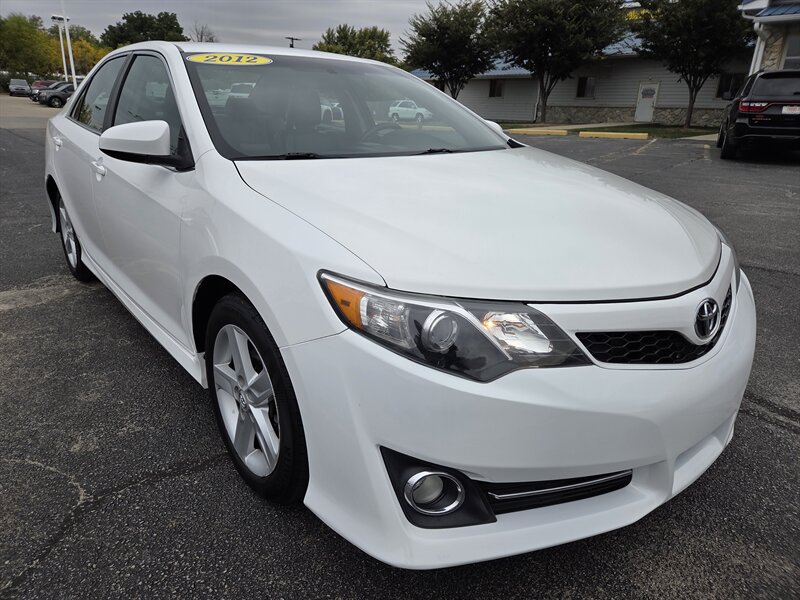 2012 Toyota Camry SE   - Photo 1 - Lafayette, IN 47905