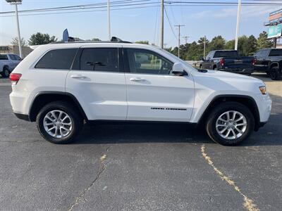 2021 Jeep Grand Cherokee Laredo E   - Photo 2 - Lafayette, IN 47905