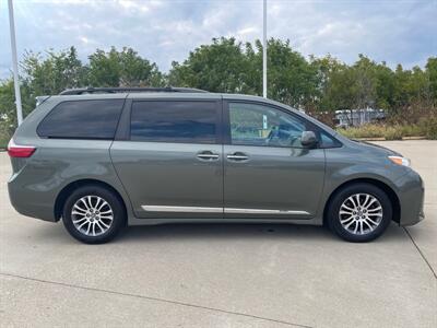 2018 Toyota Sienna XLE 8-Passenger   - Photo 2 - Lafayette, IN 47905