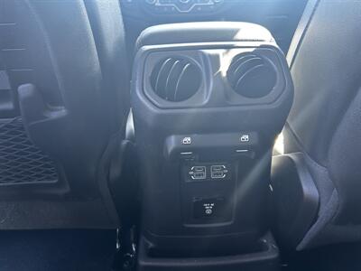 2022 Jeep Wrangler Unlimited Rubicon   - Photo 14 - Lafayette, IN 47905