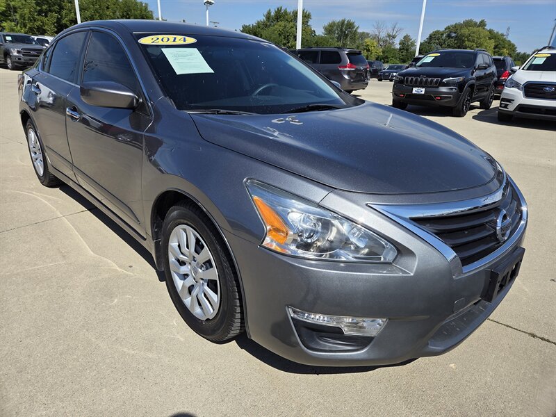 2014 Nissan Altima 2.5 S - Photo 1 - Lafayette, IN 47905